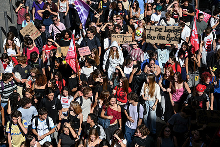 Protesters holding flags and placards march through the streets of Marseille, chanting slogans during the demonstration. Several hundred high school students are marching through the streets of Marseille to protest against budget cuts affecting high schools and the entire national education system.