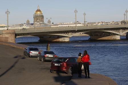 People are seen relaxing on Neva river embankment on a sunny day.
Russian President, Vladimir Putin extends off-work days till 11 May as at least 134687 confirmed cases and 1280 death by the corona virus disease have been recorded in Russia.