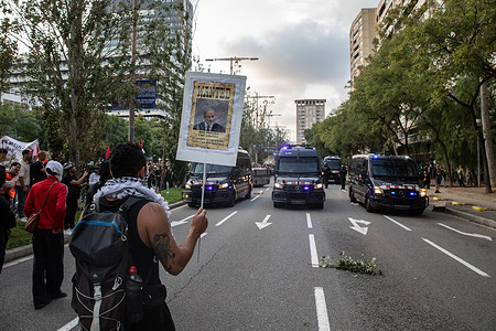 A young man holds a placard against Netanyahu in front of a police blockade. Thousands of protesters took to the streets in a nationwide general strike in solidarity with Palestine. Demonstrations led to road blockades, public transport disruptions, and clashes between protesters and police in several parts of the city. The strike called by pro-Palestinian groups and unions demanded an end to support for Israel and greater action from the international community.