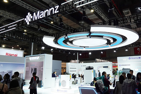 Mannz's booth is presented at the 8th China International Import Expo.