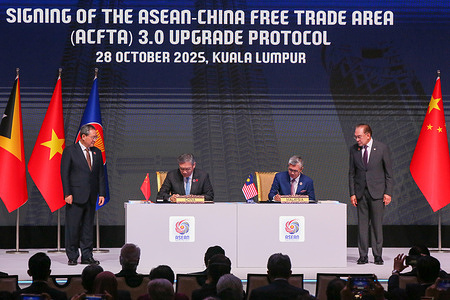 (L-R) Chinese Premier Li Qiang and Minister of Commerce Wang Wentao, Malaysian Minister of Investment, Trade and Industry Tengku Zafrul Abdul Aziz, and Prime Minister Datuk Seri Anwar Ibrahim seen during the Signing of the ASEAN China Free Trade Area (ACFTA) 3.0 Upgrade Protocol ceremony at Kuala Lumpur Convention Centre.
