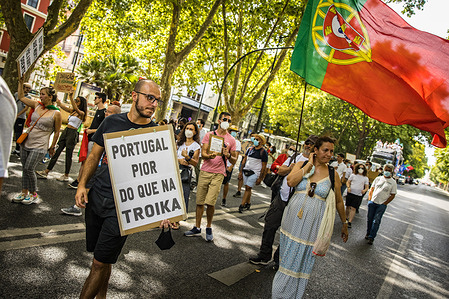 A protester holds a placard during the demonstration.
Dozens of people took to the streets of Lisbon to demand the reduction of fuel prices.
