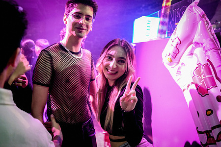 Two close friends pose candidly for a photo. LGBTQ+ people living in Izmir hailed June, which is considered the month of pride, by holding a party. In recent years, they have been defined as heresy or immorality in Turkey. The re-election of Recep Tayyip Erdogan and the fact that he targeted LGBTQ+ people in his speech on the day of his election made this month even more important for them. They will organize many events up to the pride parade.