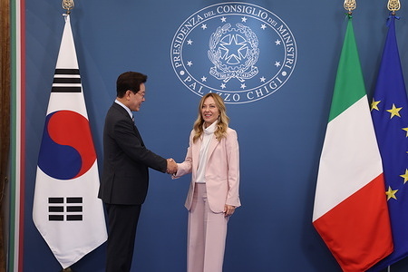 Italian Prime Minister Giorgia Meloni and the President of the Republic of Korea, Lee Jae Myung, shake hands after the meeting at Villa Doria Pamphilj. At Villa Pamphili, Prime Minister Giorgia Meloni met with the President of the Republic of Korea, Lee Jae Myung. The meeting confirmed the strength of bilateral relations and the shared commitment to strengthening cooperation between Italy and Korea in key areas of strategic interest.