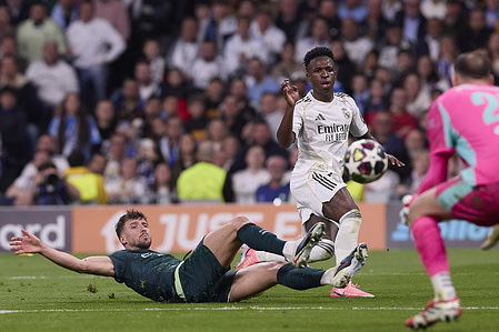 Ruben Dias (L) of Manchester City and Vinicius Junior (R) of Real Madrid CF seen in action during the UEFA Champions League 2025/2026 Round of 16 first leg football match between Real Madrid CF and Manchester City at Santiago Bernabeu stadium. Final score Real Madrid CF 3 : 0 Manchester City