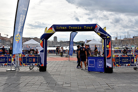 View of the Urban Tennis Tour space in Marseille. As part of the Urban Tennis Tour launched in July 2022 by the French Tennis Federation (FFT), a session accessible to all was held in the Old Port of Marseille giving the public the opportunity to initiate a practice session for free. The desire of urban tennis is to make everyone want to play tennis alone or with others, anywhere and anytime.