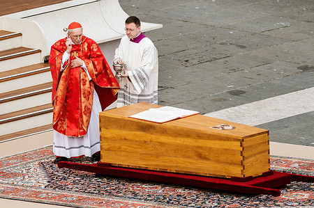 The moment of the benediction of the coffin in St. Peter's square during the funeral ceremony of Pope Benedict XVI. Pope Francis held a funeral ceremony for his predecessor, Pope Benedict XVI (Joseph Ratzinger), who resigned in 2013, acquiring the title of Emeritus. Thousand of people, as well as Italian and German institutional representatives, gathered in the square to pay homage to Benedict XVI.