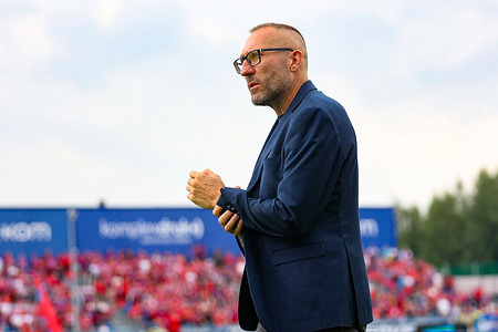 Coach Marek Papszun of Rakow Czestochowa is seen during the Polish League PKO BP Ekstraklasa 2025/2026 football match between Rakow Czestochowa and Wisla Plock at Municipal Stadium (Czestochowa). Final score; Rakow Czestochowa 1:2 Wisla Plock.