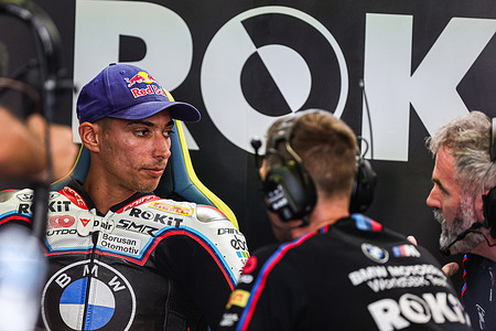 Toprak Razgatlıoğlu from Turkey with his engineers of ROKiT BMW Motorrad WorldSBK Team on day 1 of the 2025 World Superbikes Estoril Round at Circuito Estoril.