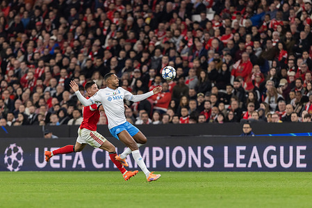 Franjo Ivanovic (L) of SL Benfica and Juan Jesus (R) of SSC Napoli seen in action during the UEFA Champions League Matchday 6 between SL Benfica and SSC Napoli at Estadio da Luz Stadium. Final score SL Benfica 2 : 0 SSC Napoli