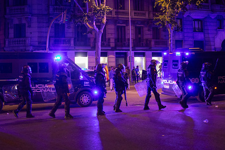 Officers from the National Police riot squad line up during a demonstration at the national headquarters of the Spanish Socialist Workers' Party (PSOE). The Spanish far-right party Vox called a demonstration demanding the departure of Prime Minister Pedro Sánchez.