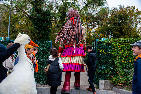 Little Amal is seen leaving the miniature park.
Amare, a new cultural hub in the center of The Hague has organized as a part of its 'Open Festival', the visit of the giant puppet 'Little Amal', a nine-year-old Syrian refugee girl and over 11-feet-tall to the miniature park, Madurodam. She is invited to take part in the Festival as a special guest in the city to grab attention across Europe to the plight of young refugees who have fled from Syria. Amal was received outside the park by a group of children, after that she could walk around the 1:25 scale model replicas of famous Dutch landmarks, and dance to the music of the Syrian singer from the TV show The Voice, Hanin Al Kadamani.