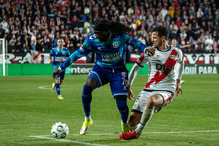 Tanguy Coulibaly (L) of Samsunspor seen in action during the second leg of the 2025/26 UEFA Conference League Round of 16 match between Rayo Vallecano de Madrid and Samsunspor at the Estadio de Vallecas.
Final score: Rayo Vallecano 0 Samsunspor 1
(Aggregate score 3-2)