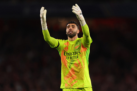 David Raya of Arsenal seen in action during the UEFA Champions League 2024/25 Semi Final First Leg match between Arsenal and Paris Saint-Germain at Emirates Stadium. Final Score; Arsenal 0 : 1 Paris Saint-Germain.