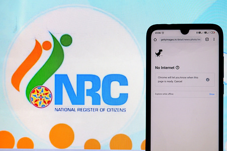 In this photo illustration, a 'No Internet' notification seen displayed on a smartphone.
West Bengal Government shutdown Internet Service in Six district of West Bengal, India to minimise spreading of Violence related to NRC & CAB.