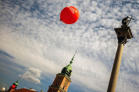 A balloon advertising the March for Life and Family flies above Castle Square. Several thousand Polish conservative Christians gather at Castle Square in Warsaw for the National March for Life, the annual manifestation promoting pro-life, anti-LGBTQ views as well as Catholic family values. Organisers claim this to be the largest demonstration in defence of life in Poland, and one of the largest pro-life demonstrations in Europe. The march made a stop at the Presidential Palace, where the President of the Republic of Poland, Karol Nawrocki, greeted those on the march and spoke to the media.