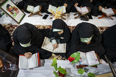 Kashmiri Shia Muslim women recite the Holy Qur’an in congregation during the holy month of Ramadan. Islam’s holiest month, Ramadan, is a period of intense prayer, dawn-to-dusk fasting, and nightly feasts. Khatam al-Qur’an is a ceremony traditionally held by Muslims toward the end of Ramadan. The observance marks the completion of reciting all 30 chapters (juz) of the Holy Qur’an.