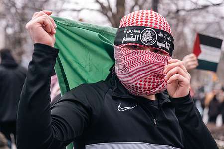 A protester wearing a Hamas headband adjusts his keffiyeh during the demonstration. Protesters gathered in Times Square to demand Mahmoud Khalil be set free. Khalil, a pro-Palestinian activist who played a prominent role in the Columbia University student protests in spring of 2024, was detained by ICE on March 9th for allegedly leading “activities aligned with Hamas, a designated terrorist organization.” Prompting nationwide outrage & bringing Freedom of Speech into question.After the rally protesters took to the street and Marched up top Columbus Circle for a second rally.