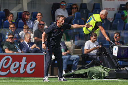 Coach Eusebio Di Francesco of Lecce seen during the Serie A 2025/2026 match between Atalanta and Lecce at Stadio Di Bergamo. Final Score; Atalanta 4:1 Lecce