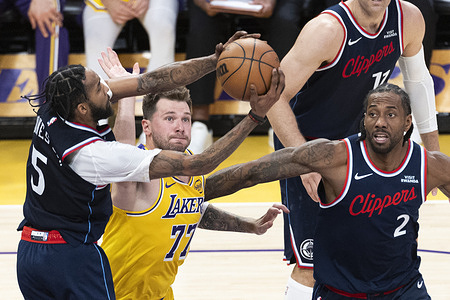 Los Angeles Clippers' Derrick Jones Jr. (5) and Los Angeles Lakers’ Luka Dončić (77) seen in action during an NBA basketball game at Crypto.com Arena. Final score Lakers 125 : 122 Clippers