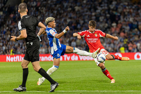 (L-R) William Gomes Carvalho Santos of FC Porto and Samuel Dahl of SL Benfica in action during the classic match between FC Porto vs SL Benfica for the Portuguese first league at Dragon Stadium. Final score; FC Porto 0 - 0 SL Benfica