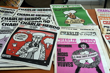 Old issues of "Charlie-Hebdo" newspapers are displayed on a desk.
Nearly a hundred media, newspapers, magazines, television channels and radio stations, call on the French to mobilize in favor of freedom of expression, in support of Charlie Hebdo, which has been the subject of new threats since the republication of Muhammad caricatures. The ongoing trial of the attack on the newspaper, which killed 12 on January 7, 2015, will be held until November 10, 2020.