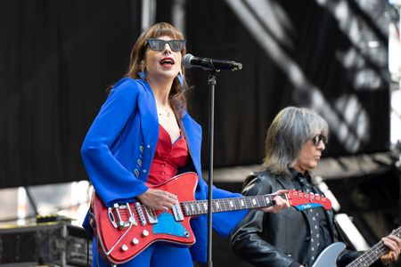 Singer Nat Simons performs during the Hispanidad Festival 2026 concert at the Plaza de España.