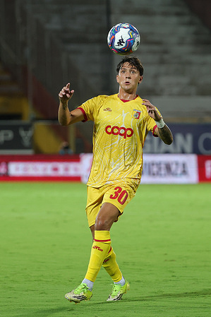 Gabriele Alesi of US Catanzaro brings down a high ball during the 2026–2027 Serie B Championship L.R. Vicenza-US Catanzaro at Romeo Menti Stadium.Final Result: L.R.Vicenza 3 - US Catanzaro 2