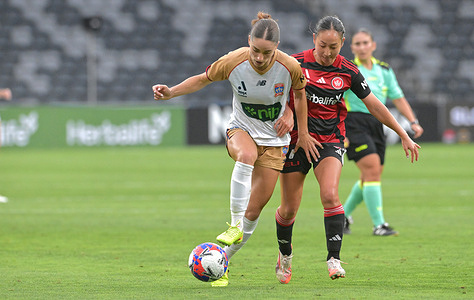 Sophie Hoban (L) of Newcastle Jets and Ena Harada (R) of Western Sydney Wanderers een in action during the 2025/26 Ninja A-League Women Round 17 match between Western Sydney Wanderers FC and Newcastle Jets held at the Commbank Stadium. Final score Western Sydney Wanderers FC 1:1 Newcastle Jets.