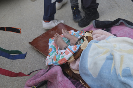 A woman rescued from the wreckage is seen lying down following the earthquake wreckage. People ask for more help in the Antakya district of Hatay, one of the cities where the biggest debris was experienced. Turkey experienced the biggest earthquake of this century in the border region with Syria. The earthquake was measured at 7.7 magnitude.