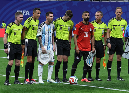 Lionel Messi (10) of Argentina poses with the umpires during the FIFA World Cup 2026 football match between Egypt and Argentina at Mercedes Benz Stadium. Final Score; Argentina 3:2 Egypt
