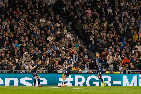 A group of Celta Vigo players celebrate a goal during the EA SPORTS La Liga 2025-2026 match between Real Madrid and Celta Vigo, played at the Santiago Bernabéu Stadium. Final score: Real Madrid 0-2 Celta Vigo.