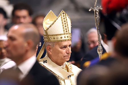 The pontiff leaves the basilica after the mass. The Holy Father Leo XIV presided over the evening Mass of the "Lord's Supper" at the Basilica of St. John Lateran. On Holy Thursday, the day Jesus celebrated the Last Supper with his apostles and instituted two sacraments for the salvation of humanity: the Eucharist and the Order of Priests. Holy Thursday is the "gateway" to the Easter Triduum, the beginning of the most important period of Holy Week, in which we commemorate the Passion, Death, and Resurrection of the Lord.