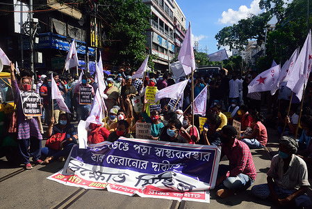 Protesters pose with an anti government banner during the demonstration.
Leftist organisation workers protest against West Bengal government demanding for better healthcare and facilities for both Covid 19 and Non-Covid 19 patients as well as protesting against recent deaths of students due to the lack of beds in hospitals.