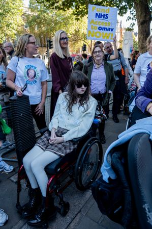 Families of children with Friedreich’s ataxia hold signs and placards as they deliver a petition to 10 Downing Street, calling for immediate access to the drug omaveloxolone (Omav). Omaveloxolone (brand name Skyclarys), a drug shown to slow the progression of the life-limiting disease Friedreich’s ataxia, is not currently available on the NHS. Activists and families are urging the government to fund the expensive treatment.