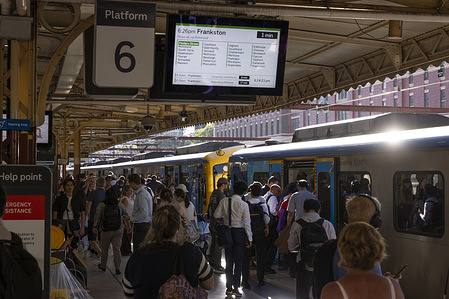 Commuters seen scramble to board a train on the Frankston line one of the lines affected by the outage. Just days after completing its trial phase and commencing full operations, Metro Tunnel was brought to a standstill when overhead power line failures in Armadale forced services to temporarily shut down stranding commuters during rush hour.