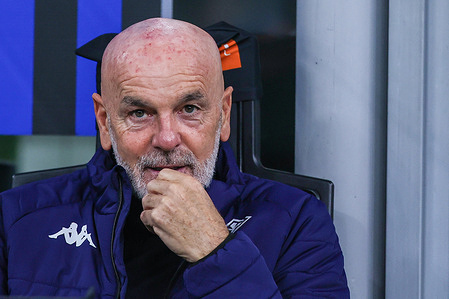 Stefano Pioli Head Coach of ACF Fiorentina looks on during Serie A 2025/26 football match between FC Internazionale and ACF Fiorentina at San Siro Stadium. Final result: FC Internazionale 3:0 ACF Fiorentina