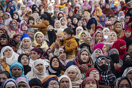 Muslim devotees pray upon seeing the relic on the occasion of the Friday that follows Miraj. Muslims in Kashmir thronged to Hazratbal Shrine to offer congregational prayers and to get a glimpse of the relic believed to be from the beard of Islamic Prophet Muhammad.
Miraj is the day on which the prophet Mohammed left Mecca for Jerusalem, from where he ascended to heaven.
