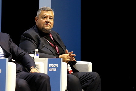 Vladislav Kochetkov, Chairman of the Board of Directors Finam the session Cryptocurrencies: a quick start at the The new stage of the Alexandrinsky Theater in St. Petersburg.