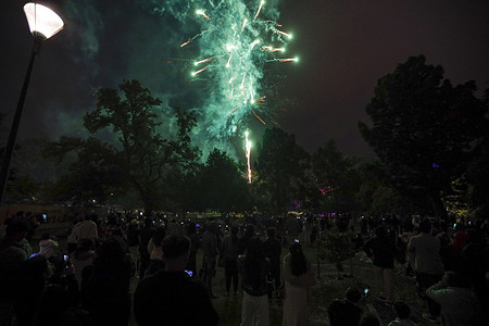 People watch early evening fireworks at Kings Domain Celebration Zone. Melbourne welcomes the New Year with special early evening fireworks at 9:30 pm at the Kings Domain Celebration Zone. The event is part of the city’s broader NYE celebrations, drawing crowds to enjoy live entertainment, festive activities, and a safe family-friendly atmosphere ahead of the midnight countdown.