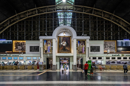 Unfolding Bangkok is a lighting exhibition to commemorate Hua Lamphong train station for the past 105 years the airy neo-Renaissance creation of Italian architect Mario Tamagno has suffused the Thai rail travel experience with something approaching the sacred. A light show called “Unfolding Bangkok: Living Old Building Hua Lamphong” is taking place at Bangkok's Hua Lamphong train station as part of a campaign to boost tourism in the Thai capital.