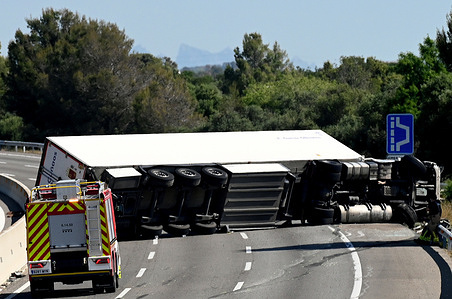 General view of overturned truck on the AP7 motorway. The AP-7 motorway is closed in Santa Oliva (Tarragona), heading towards Barcelona, ​​due to a collision between a van and a truck, which collided and led to blockade of all three lanes, according to the Catalan Traffic Service.
