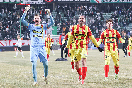 Xavier Dziekonski of Korona Kielce (L), Konstantinos Sotiriou of Korona Kielce (C) and Hubert Zwozny of Korona Kielce (R) celebrate after winning a game seen during Polish League PKO BP Ekstraklasa 2025/2026 football match between Legia Warszawa and Korona Kielce at Stadion Wojska Polskiego (Warszawa). Final score; Legia Warszawa 1:2 Korona Kielce.