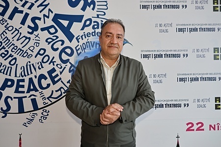 Dr. Dilshad Mustafa is seen at Sezai Karakoc Culture Center. Dr. Dilshad Mustafa, a faculty member at the Department of Film at Sulaimani University in Iraq's Federal Kurdistan Region, participated in the 11th Amed International Theatre Festival organized by the Metropolitan Municipality of Diyarbakir, Turkey, and the Amed City Theatre. Mustafa participated as a speaker in a panel on "Performing Theatre under War Conditions".