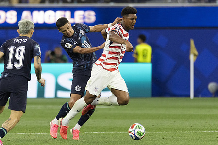 United States' Alex Freeman (16) and Paraguay' Alex Arce (18) seen in action during the FIFA World Cup Group D soccer match between United States and Paraguay at SoFi Stadium. Final scores; United States 4-1 Paraguay.