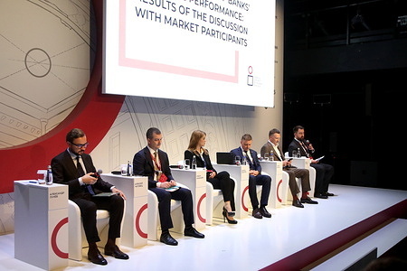 Speakers at the session New assessment of banks economic performance: results of the discussion with market participants at The new stage of the Alexandrinsky Theater.