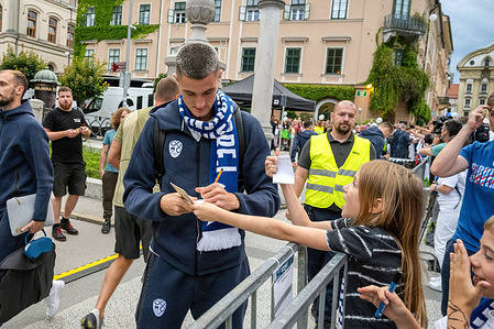Benjamin Sesko signs autographs at the reception of the Slovenian football team. Several thousand fans welcomed the Slovenian men's national football team in Ljubljana on Tuesday during a reception event to celebrate Slovenia's first progression to the knockout stages at major tournaments. Despite their exit from EUFA Euro 2024 after a penalty shootout loss to Portugal, this historic achievement signals a promising future for Slovenian football.