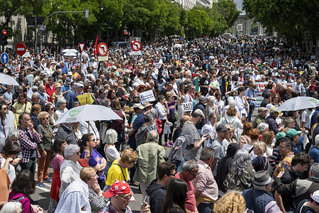 Protesters seen gathering at Cibeles Square during a rally. Thousands of people demonstrated to defend public healthcare. 'Madrid is still standing' is the slogan chosen in its call for citizens to take to the streets to defend their public healthcare.