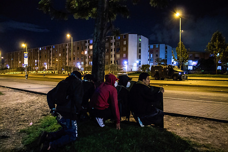 A group of protesters from the first line take cover behind their homemade shields during the demonstration.
On the 21st of May, after 24 days of strike, protesters continue to demonstrate on the streets of Bogotá and oppose the new tax reform. During the day, at the 'Americas Gate' renamed 'Resistance Gate' one of the multiple demonstration points, thousands of people took part in a peaceful strike. Different events such as concerts, performances and speeches made the place a joyful square. At 10 pm, National Police and ESMAD (Anti riot Squadron) arrived at the demonstration with four armed vehicles attacking demonstrators with water cannons, tears gas, stun grenades and rubber bullets. During a couple of hours, protesters struggled and fought back the Police force. At the end of the confrontations, several demonstrators were injured by the police.