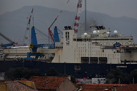General view of the Castorone spitting out an impressive cloud of black smoke in Marseille. The Pipe Laying Vessel (PLV) Castorone, docked in the French Mediterranean port of Marseille for maintenance and repairs, spits an impressive cloud of black smoke.